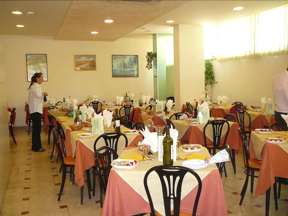 Hotel Madrid Rimini Exterior foto