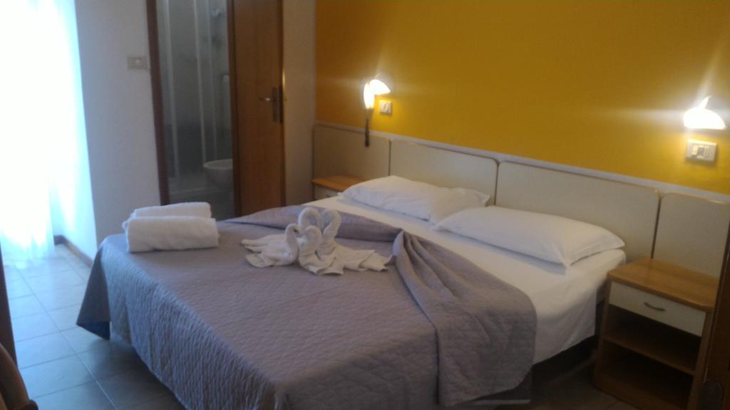 Hotel Madrid Rimini Exterior foto